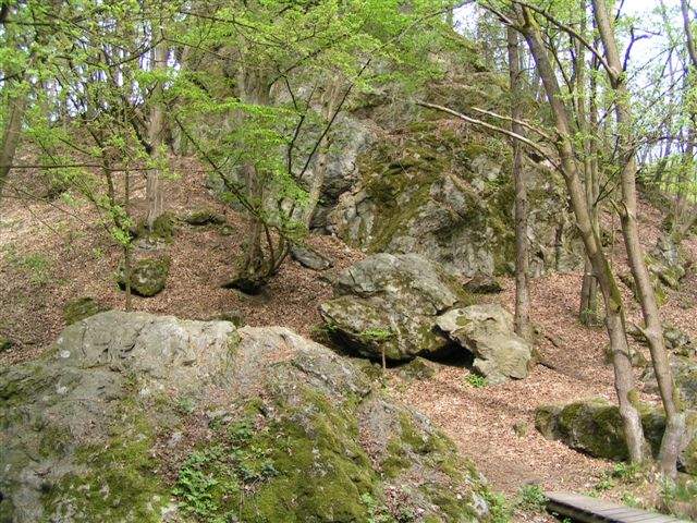 O stopách ve skále..