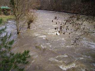 Pohled ze stejného mostu ale na druhou stranu: