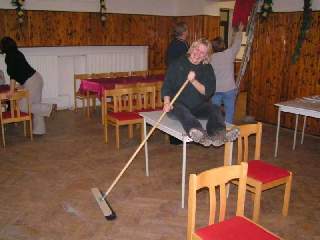 Už odplouvá loď Džambí...