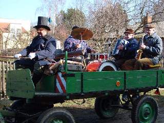 Průvod tradičně doprovázela svojí hudbou kapela: