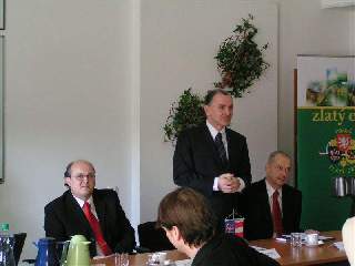 Finalisty také přivítal hejtman Jihomoravského kraje Ing. Stanislav Juránek. Dokonce panu starostovi slíbil, že v dubnu naši obec navštíví!