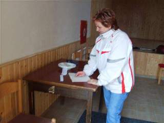 Místostarostka, paní Květa Adamová, vybírala poplatky pro obec: