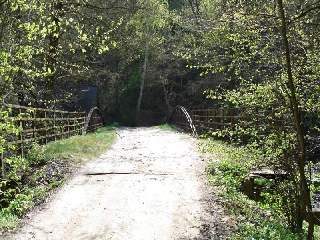 Ani propojení tělesa mostu s okolím nebylo ideální