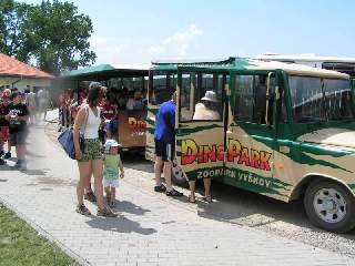 Ze Zoo do DinoParku jsme se svezli stylovým vláčkem.