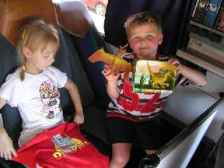 Děti se vracely z cesty do pravěku nejen s hezkými zážitky:-)