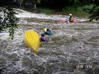 Otevřené pevné lodě to občas pěkně zaplavilo..