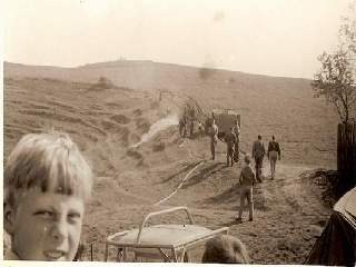 Zkoušení nové hasičské stříkačky na stráni u Šancí: