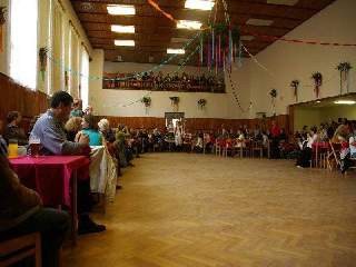 .. a už se dveře otvírají..