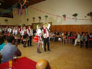 .. ten přípitek má i svuj vlastní stín :)