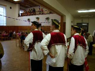 O čem to, stárci, přemýšláte?