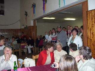 A málem bych zapomněl.. kdo že to dopil juchačku a musel jít naplnit? Ano, pan Vaněk..