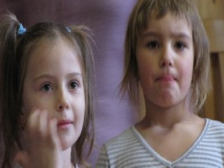 .. a ten jazyk.. jako by se děti těšily na nadílku :-)