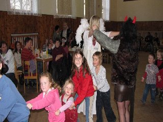 Vláček pod tunelem: