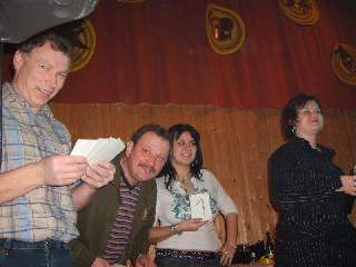 Veselá porota při hodnocení masek: