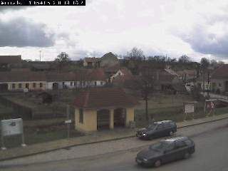 Celkem tři auta na snímku. Rekord za období březen - duben 2008.