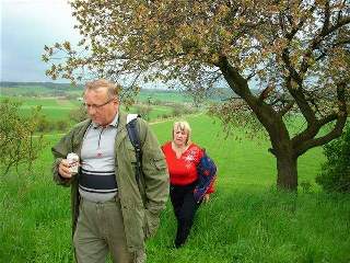 Pod tou třešní proběhl prvomájový polibek nebo přípitek Gambáče? :)