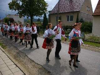 A zpět průvodem na "Malou Stranu":