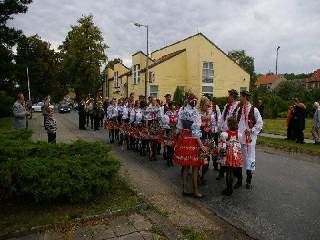 .. rovnou k pomníkům (nebo k "soše" jak říká poslední stárek dávaje si pozor, aby si nespletl Lemberkovo jméno.. Že? Katko Wamberková? :)
