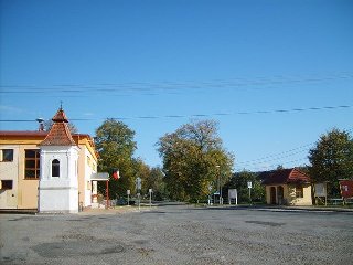 A už jsme u cíle i začátku naší cesty - na návsi obce Senorady.