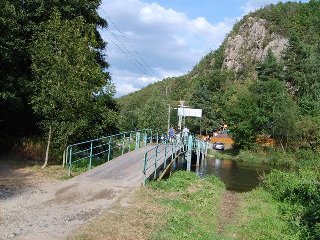 Dojdeme k mostu přes řeku Jihlavu.