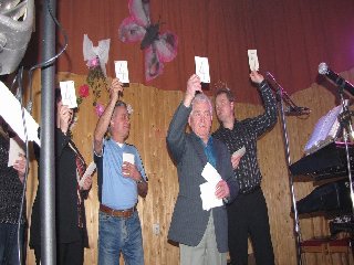 Porota vyhlásila tyto výsledky: 1) Balet 2) Fotbalistky 3) Kominíci