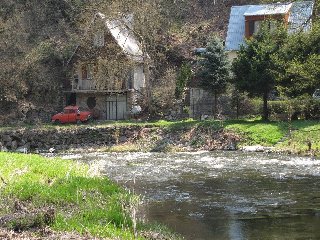 Jarní počasí probudilo karajinu a celé údolí řeky Oslavy se zazelenalo.