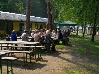 Buřtová zastávka pod Templštýnem u řeky Jihlavy.