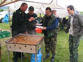 Občerstvení pro mladé rybáře bylo vzorně nachystáno....