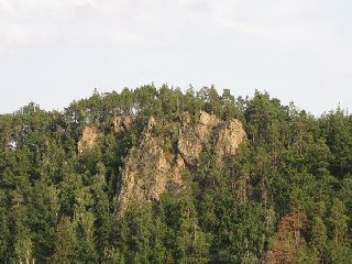 Pohled na protější "Velkou skálu" - vyhlídku přístupnou od obce Senorady.