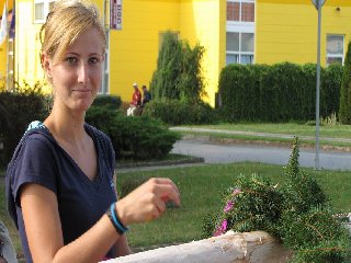 Zdobení věnce na máju: