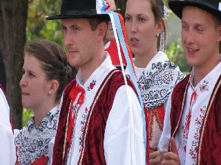 Pochod k pomníkům: