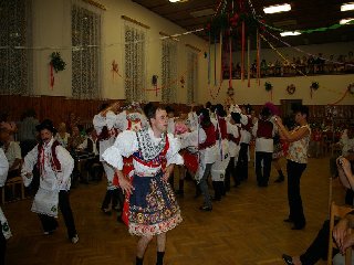 Tonička a za ní strejda Marcel: