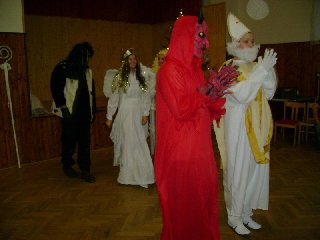 Rudý satanáš, který budí děs nejenom u dětí, ale i u dospělých: