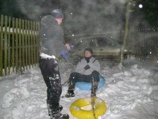 "Neboj, prostě se jen odrazíš a pak to řídíš nohama.. levou doleva, pravou doprava"