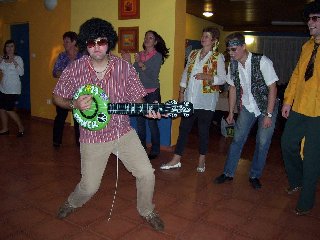 .. a nakonec vystoupil i samotný Elvis!