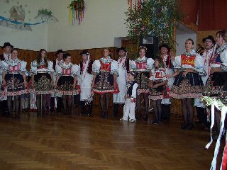 ..a zahájení odpolední hodové zábavy: