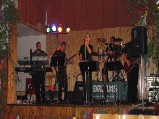 K poslechu a tanci hrála hudební skupina Dreams: