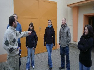 "En ten týky.." Martin rozpočítává, kdo pokácí máju: