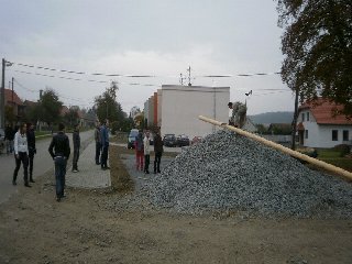 Klasická senoradská dělba práce :)