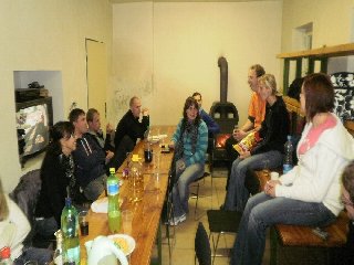 Pokácenou máju bylo potřeba zapít: