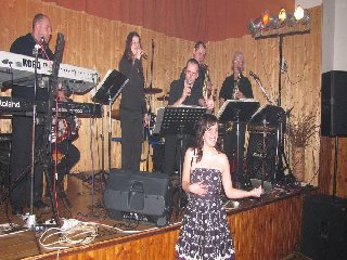 Fanynka skupiny a vtipný frontman:)