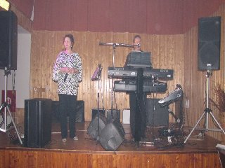 ..k poslechu a tanci tradičně zahrála skupina pana Kratochvíla..