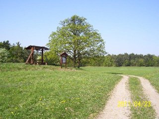 Uzavřenost chráněného území s přilehlými kulturními loukami uprostřed lesů vytváří jedinečné přírodní panorama s neobvyklým klidem, kde můžeme zapomenout na okolní civilizovanou krajinu.