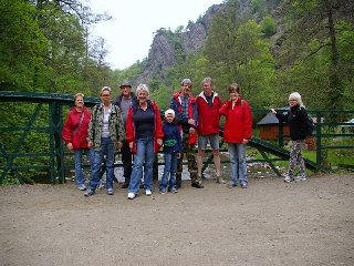 Cast skupiny na moste pod Levnovem