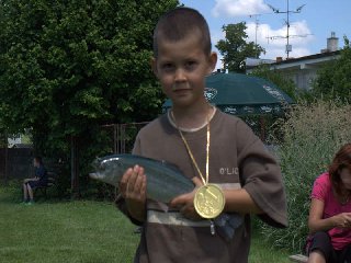 Výherce i s kořistí.