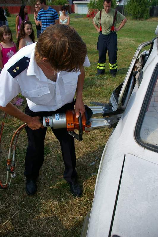 I dobrovolní hasiči si vyzkoušeli profesionální techniku