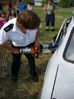 I dobrovolní hasiči si vyzkoušeli profesionální techniku