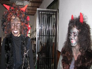 Mezitím si čerti brousili zuby na malé zlobivce :)