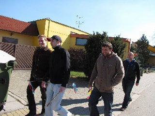 Rovná a vzpřímená chůze, to tu už řadu let nebylo :)