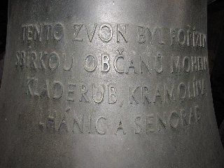 Zvon byl financován také ze sbírky farníků ze Senorad: